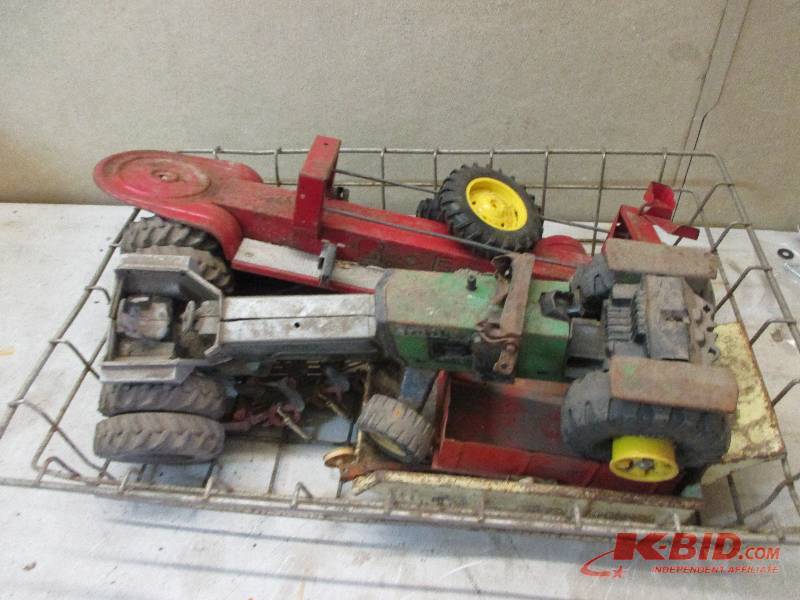 lot 143 image: Toys and parts