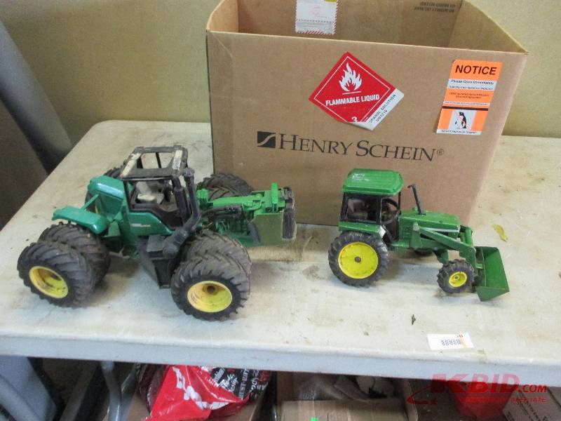 lot 144 image: Farm toys & parts
