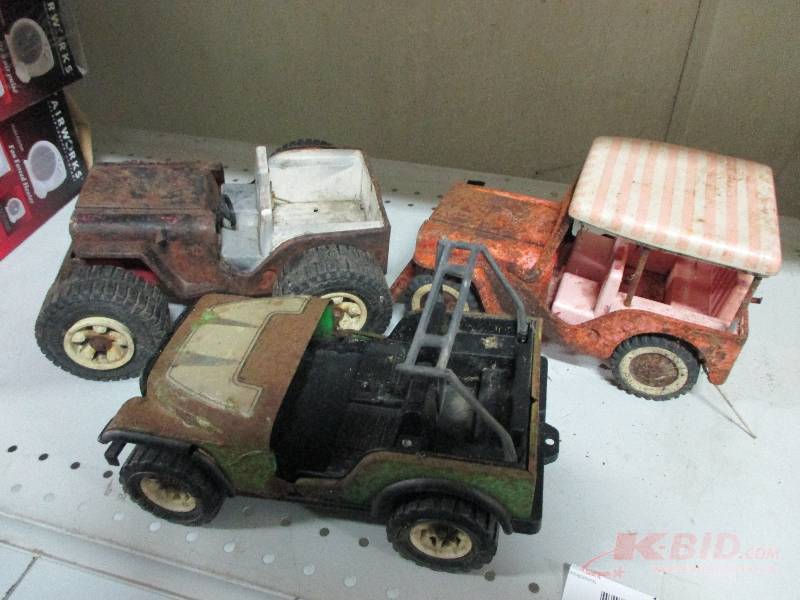 lot 147 image: 3 tonka jeeps