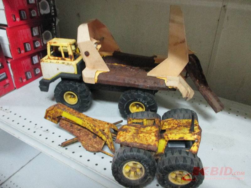 lot 153 image: Tonka cement truckgrader parts