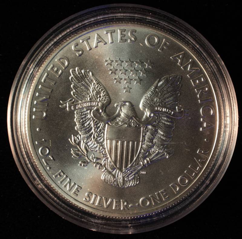 2015 AMERICAN SILVER EAGLE 1 TROY OZ. .999 FINE SILVER DOLLAR COIN IN AIRTIGHT CAPSULE