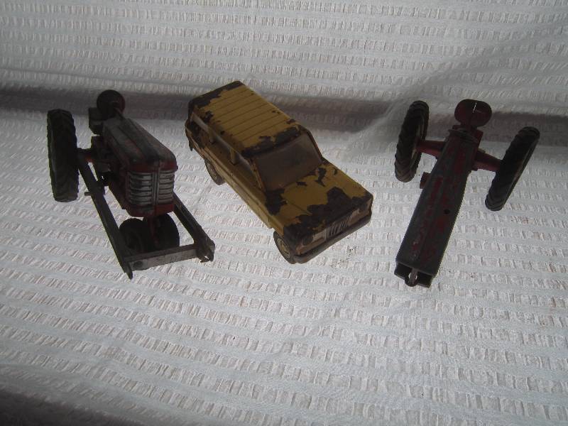 Metal tractors and jeep