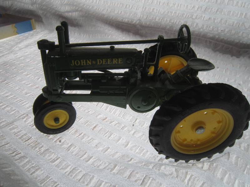 John Deere Ertl Green Tractor