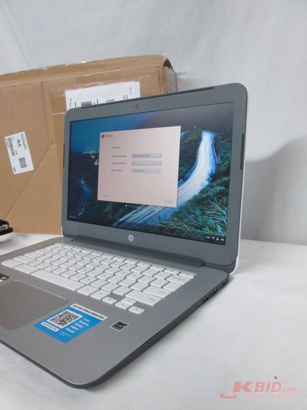 HP Chromebook 14 Google Chrome Laptop - White
