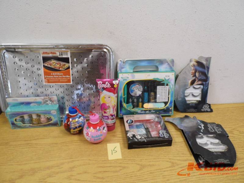 lot 15 image: Misc with New Items