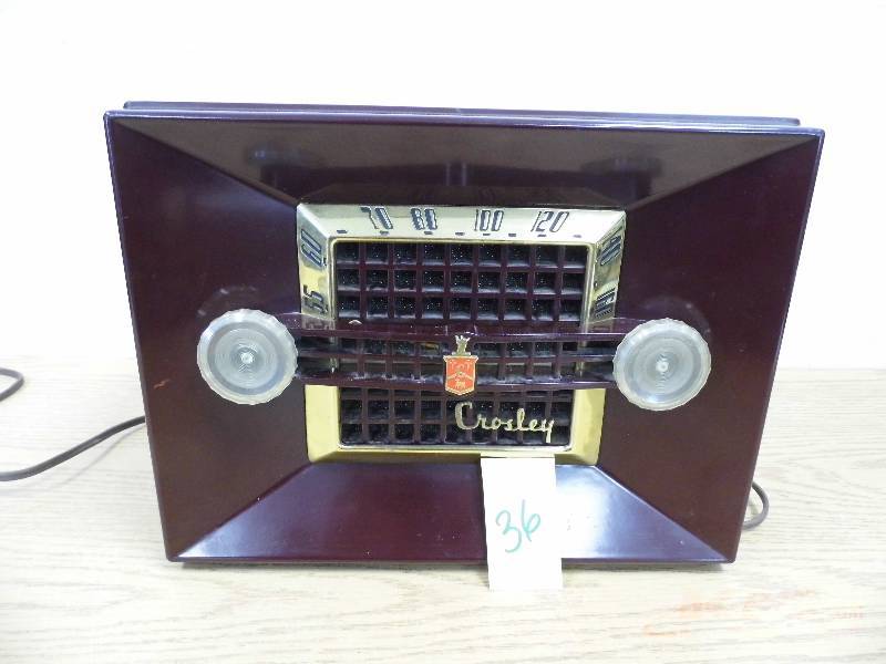 lot 36 image: Vintage Crosley Radio