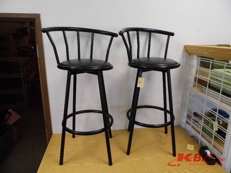 lot 41 image: Pair of Barstools