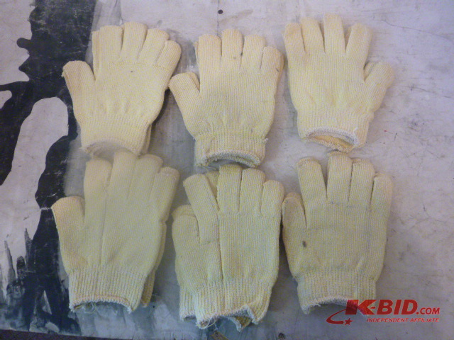 6 Pair of Gloves