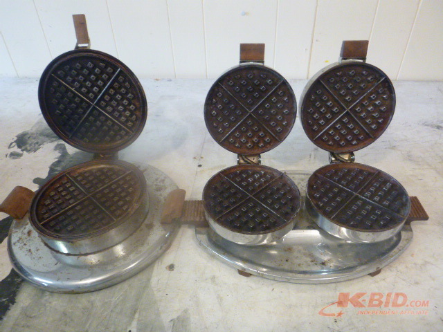 2 Vintage Waffle Makers