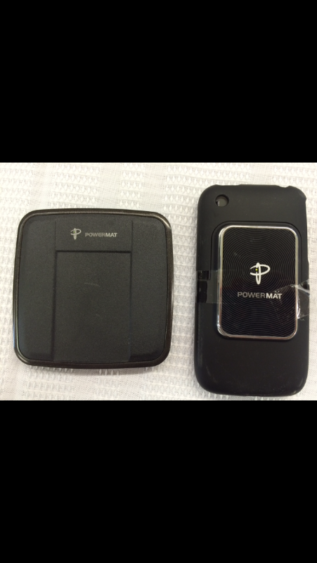 lot 17 image: power mat wireless iphone and ipod touch case and charger