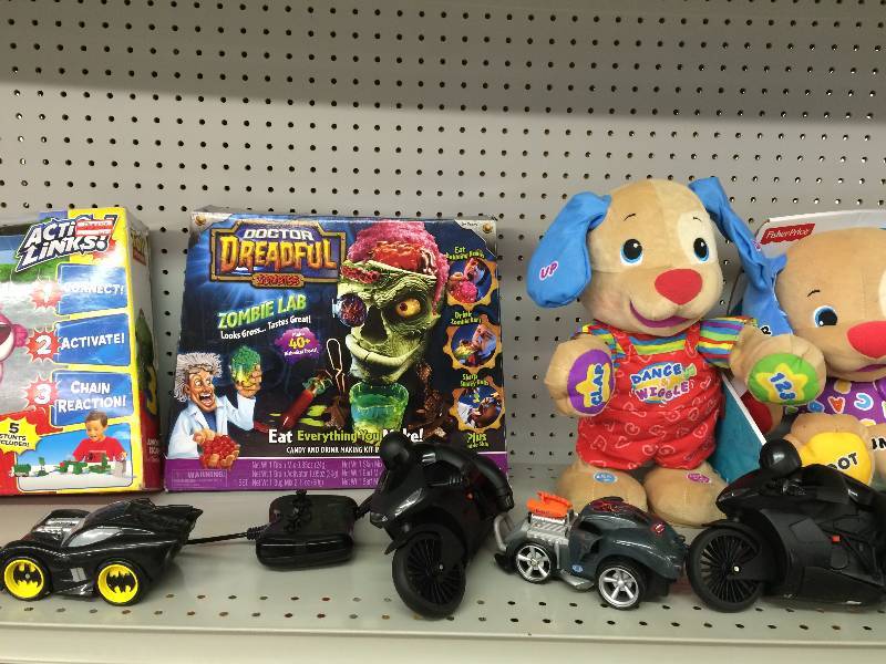 lot 38 image: asstorted toys #5