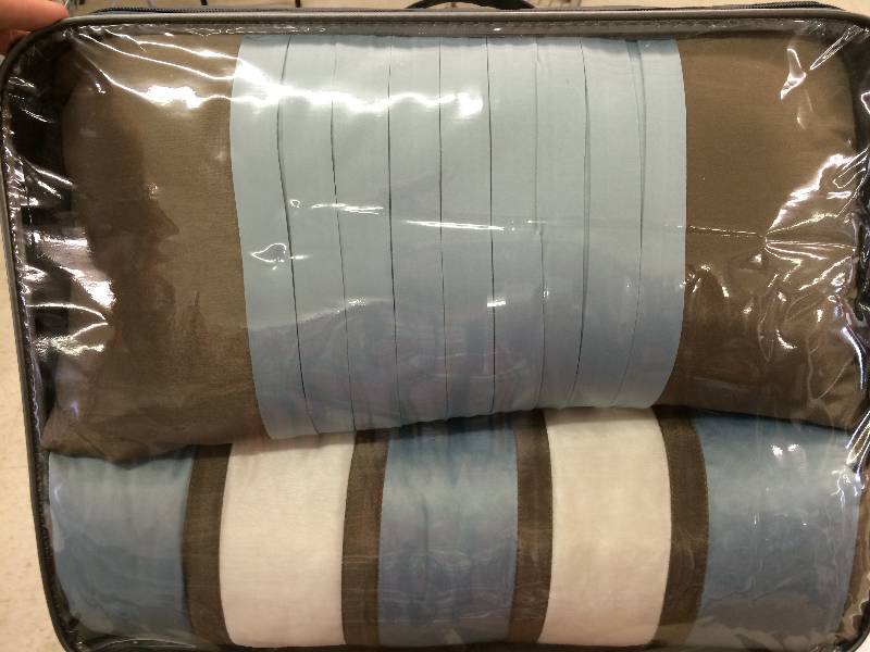 lot 46 image: king 6 piece duvet mini set