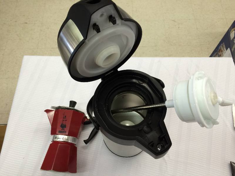 lot 73 image: moka color and pumpmaster hot drink holder