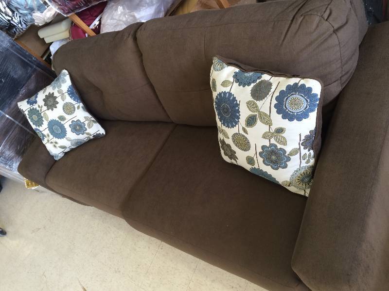 lot 114 image: ashley plush couch retail $399