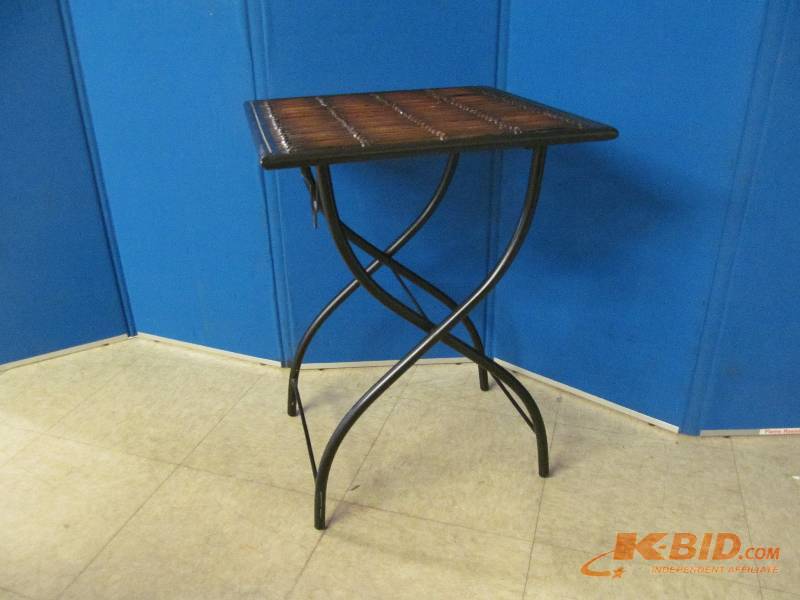 Folding table
