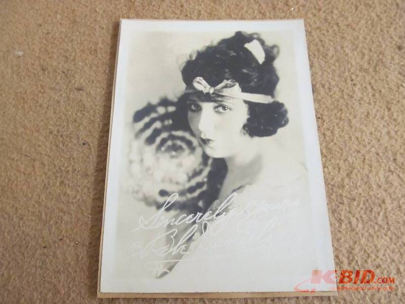 lot 74 image: Vintage Photos