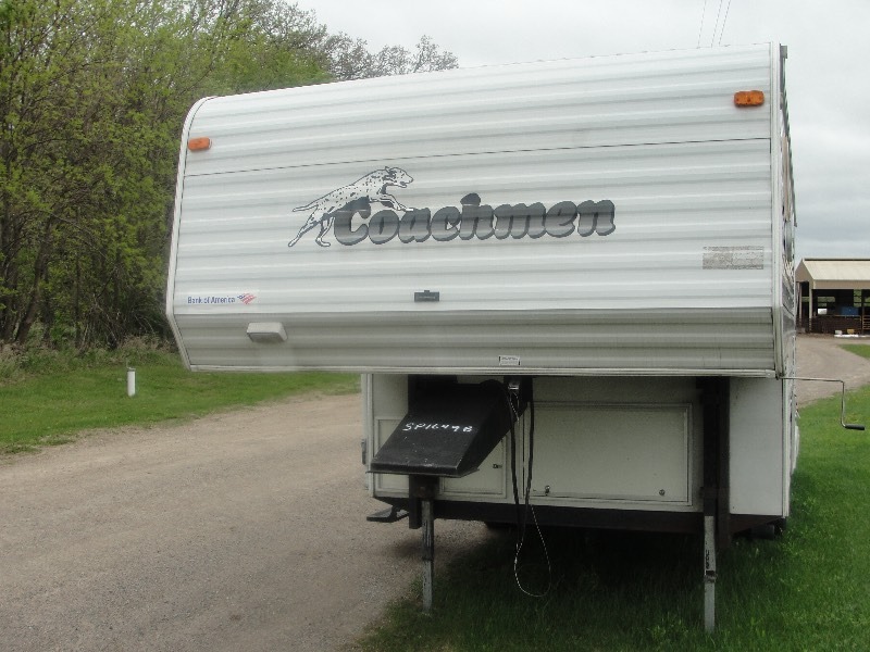 lot 2 image: 2001 Coachmen Catalina Lite - 5th Wheel Camper