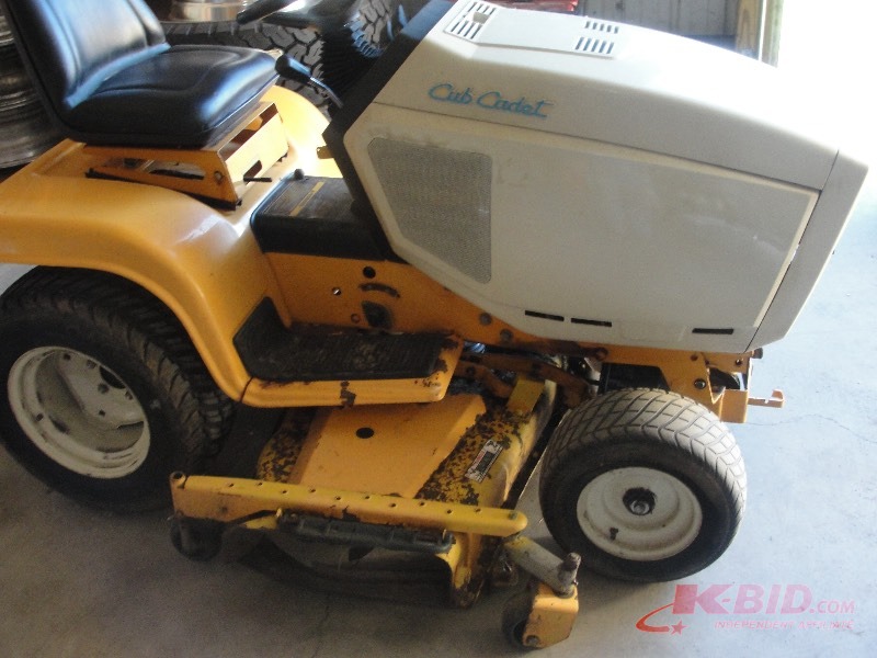 lot 3 image: Cub Cadet Lawn Mower