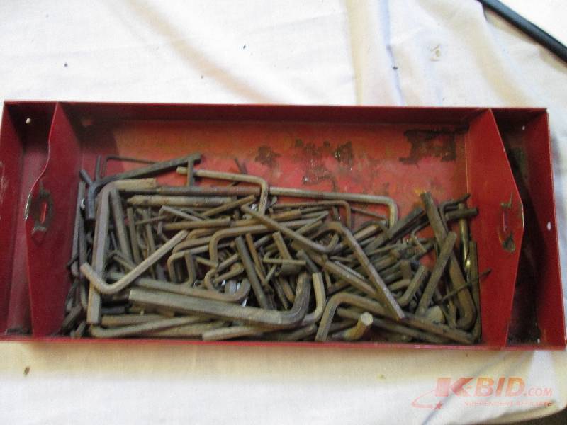 Metal tray of assorted size Allen W...
