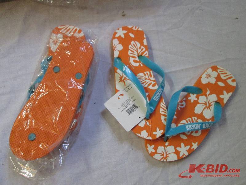 2 Pairs of flip flops...
