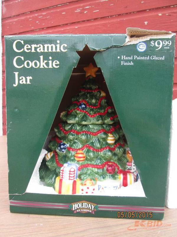 Christmas cookie jar in excellent c...