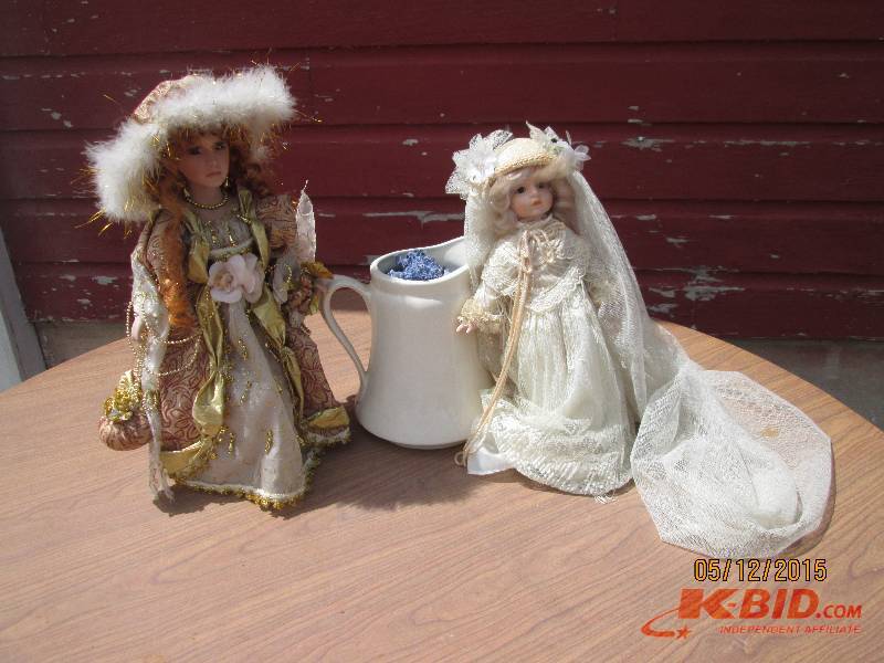 Pair of very nice porcelain dolls d...