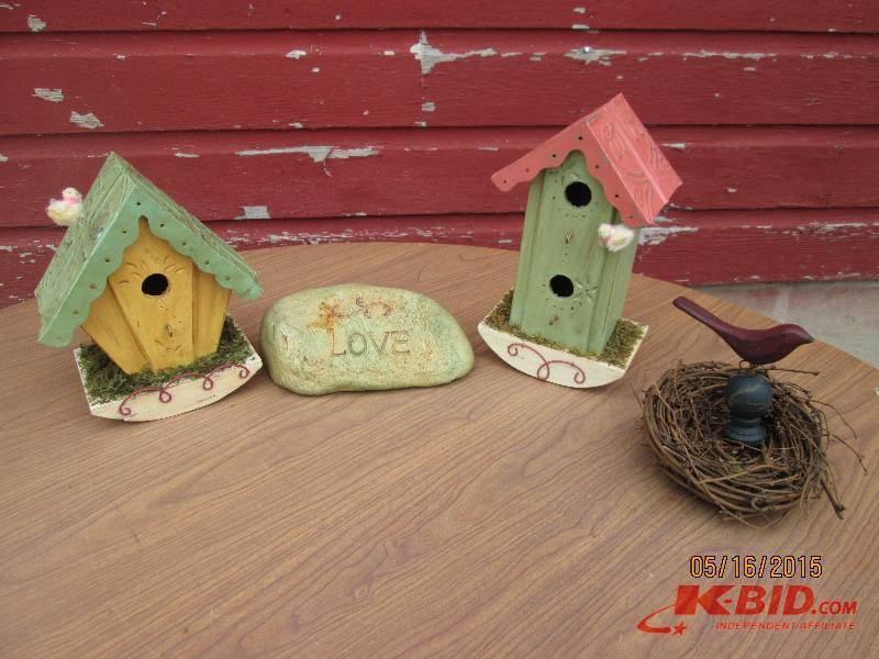 Very nice lot of bird home decorati...