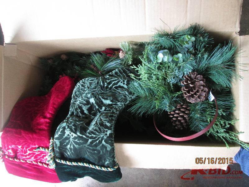 Nice lot of new Christmas garland, ...
