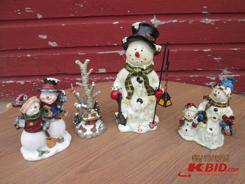 Lot of porcelain snowmen. All in pe...