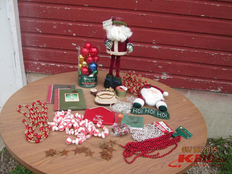 Lot of Christmas dcor. Garland, S...