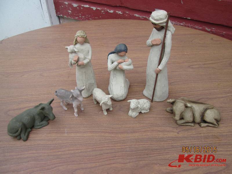Willow Tree nativity scene in perfe...