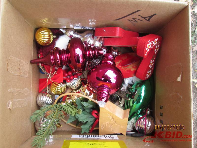 Small lot of Christmas tree ornamen...