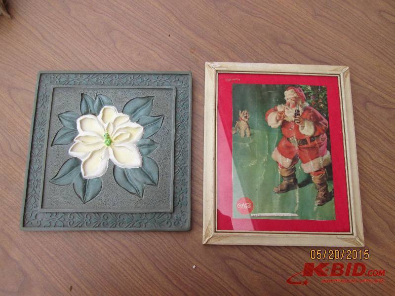 Pair of holiday wall decorations. V...