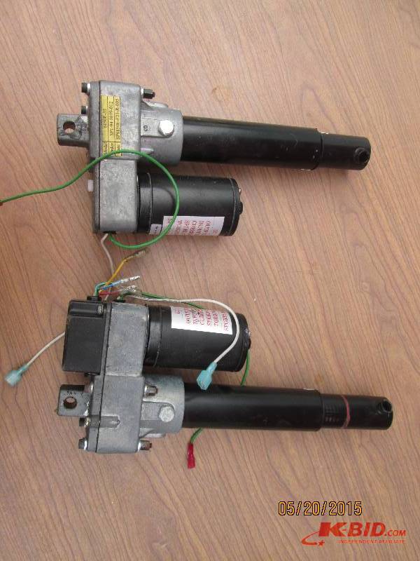Pair of motorized jacks...