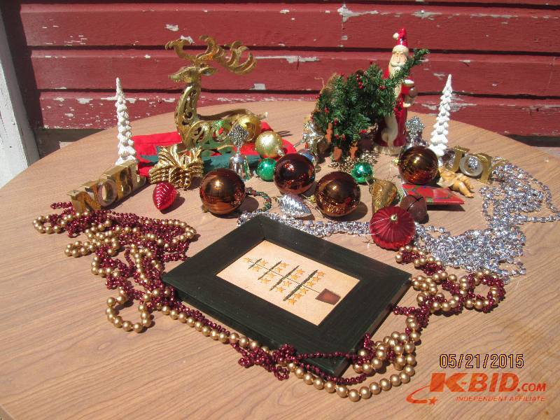 Lot of Christmas dcor. Garland, S...