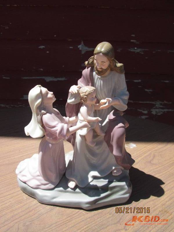 Nice table top setting of a mother ...