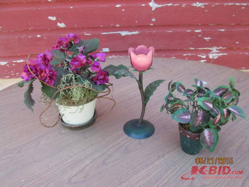 Nice set of artificial potted plant...
