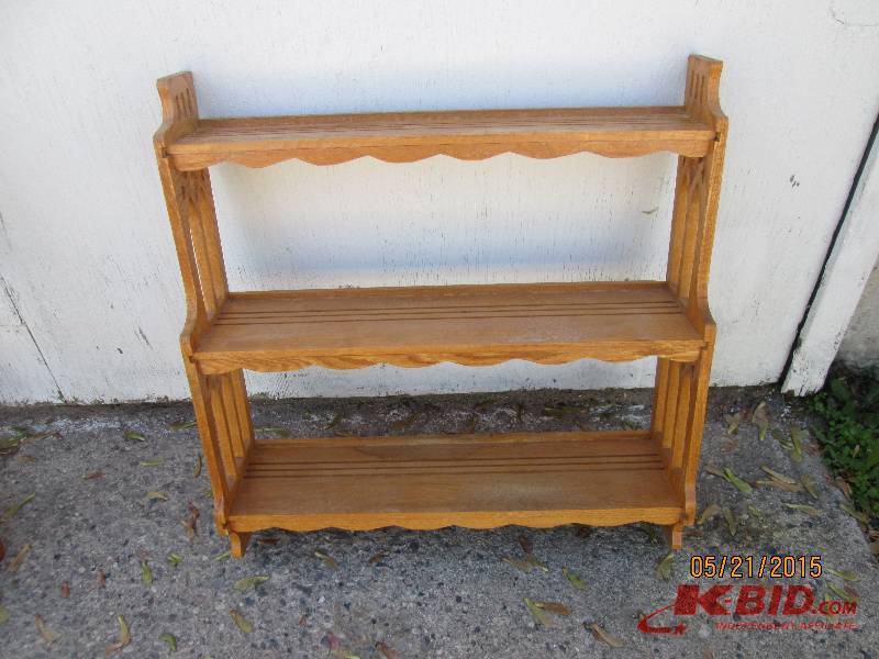 3-tier wooden shelf with scalloped ...