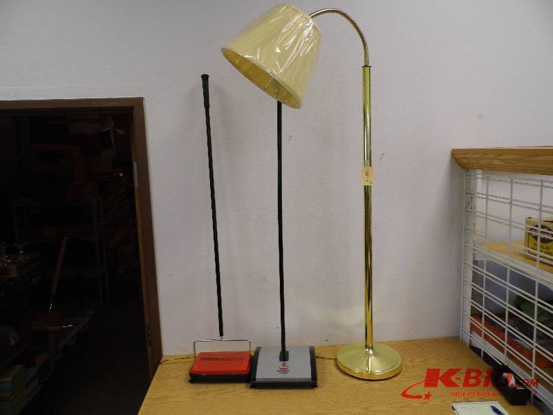 Gooseneck Floor Lamp, 2 Carpet Sweepers
