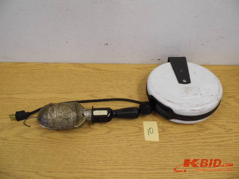 Retractable Trouble Light
