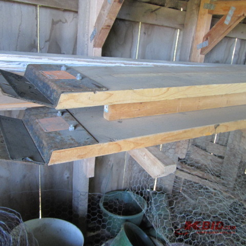 lot 13 image: Loading Ramps