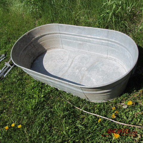 lot 18 image: Galvanized Wash Tub