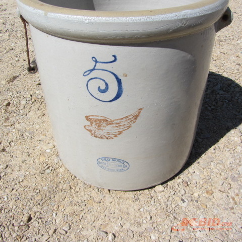lot 24 image: Red Wing Stoneware Crock