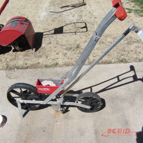 lot 38 image: Earthway Garden Seeder