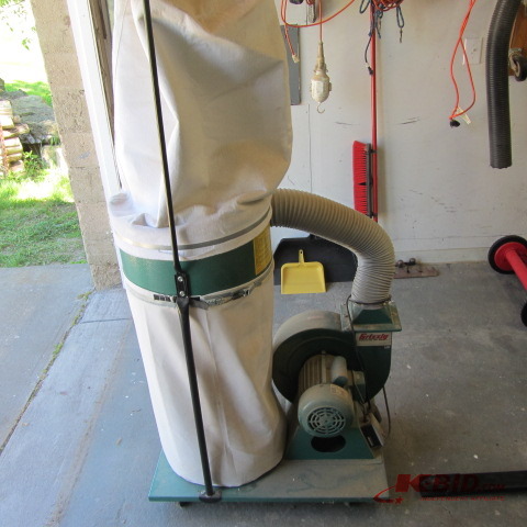 lot 40 image: Grizzly Dust Collector