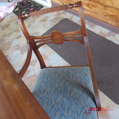 lot 52 image: Mahogany Dine Table, Chairs