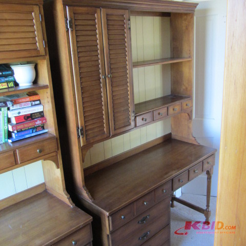 lot 57 image: Thomasville Desk