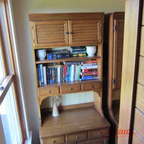 lot 58 image: Thomasville Hutch