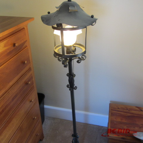 lot 60 image: Funky Floor Lamp