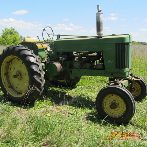lot 3 image: John Deere 60 Wide Front Tractor